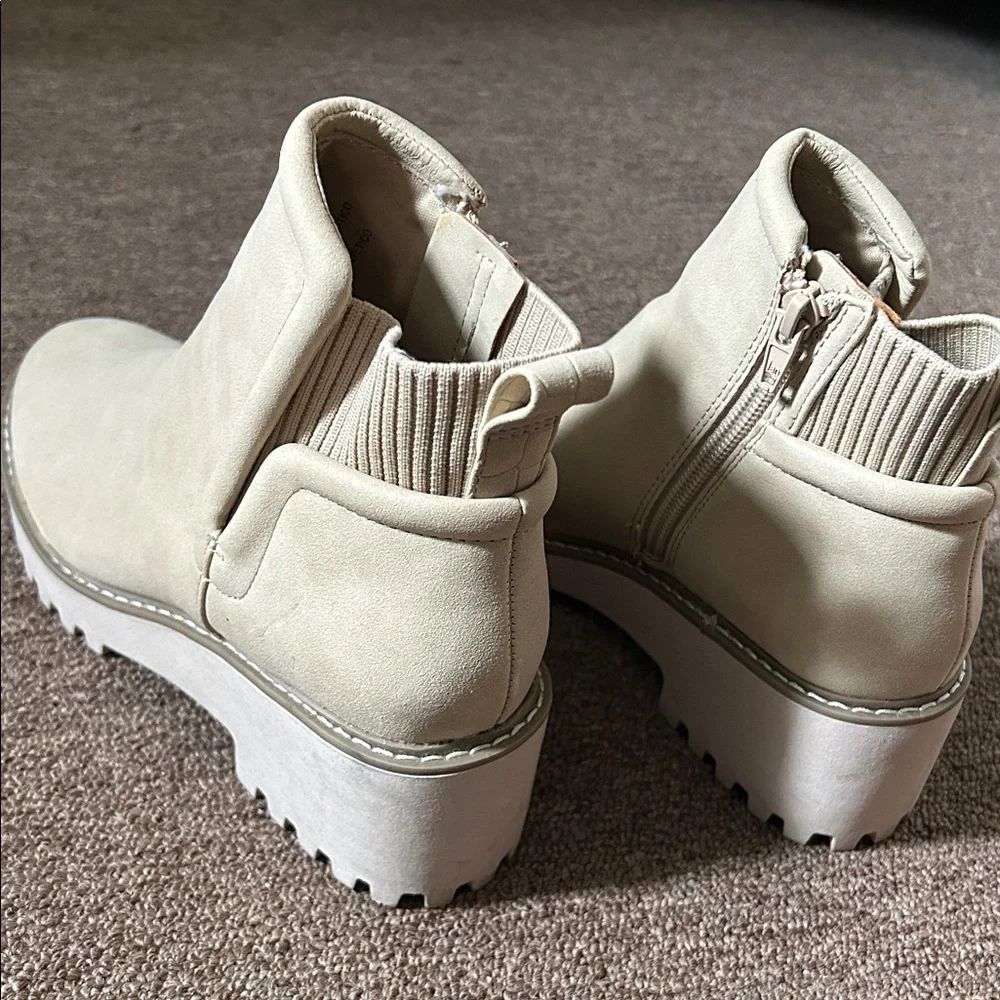 Cream Ankle Boots with Zipper - Picture 2 of 3